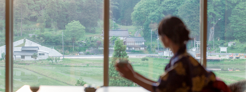 窓から見える奥出雲の景観